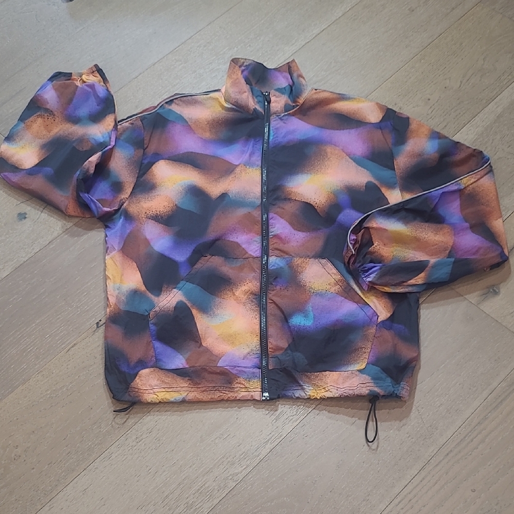 EUC Fabletics Oversized Flyweight Windbreaker Women's sz L Multicolor Full Zip